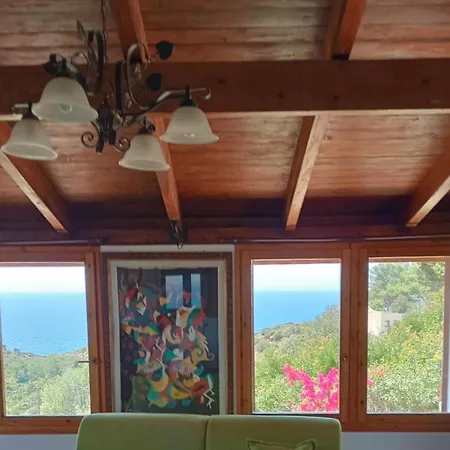 Buranti Sea View Vakantiehuis *